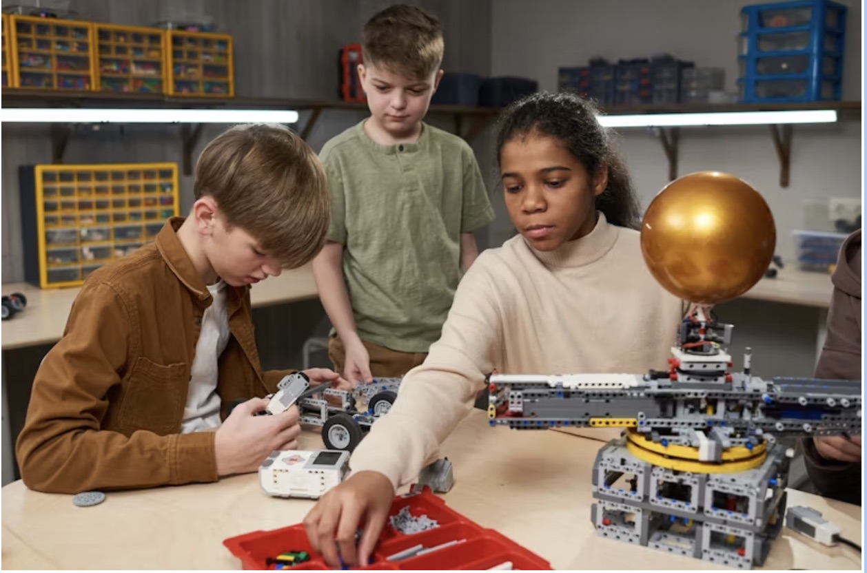 Students participating in LoomPath STEM activities